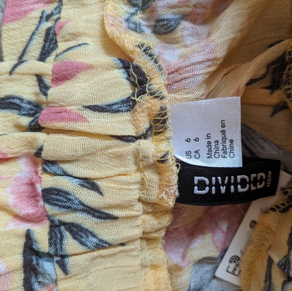 NWT Lightweight Floral Short - Picture 5 of 5